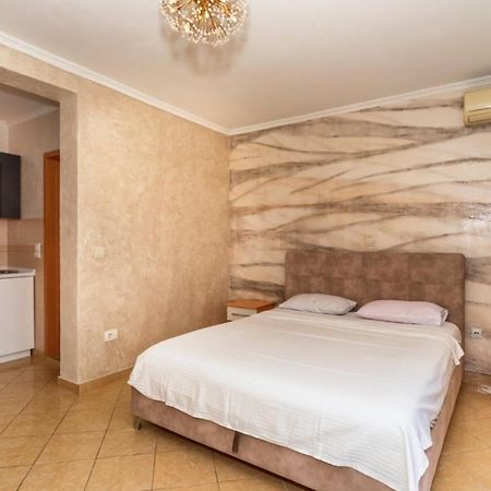 Ani Apartmani Dobra Voda Kültér fotó